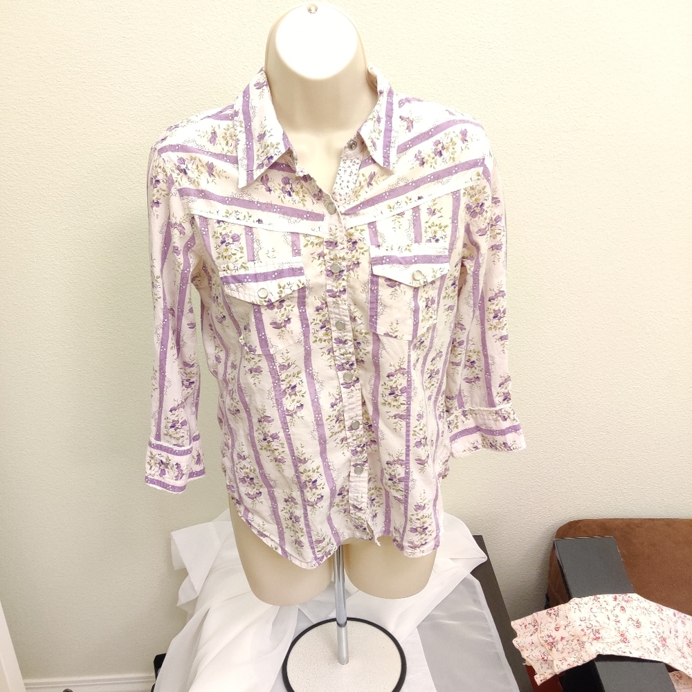 🌹4item/$20  Purple flower shirt